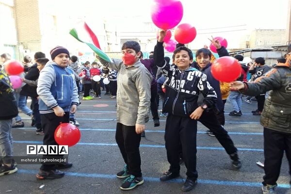 جشن انقلاب و بازگشایی آزمایشگاه دبستان شهید ناصریان منطقه ۱۰