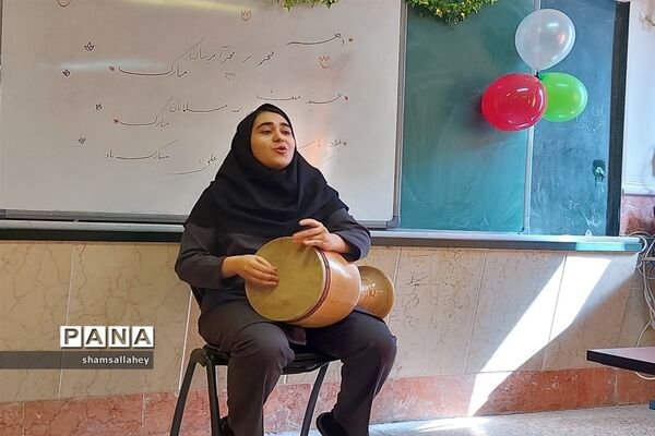 نمایشگاه مدرسه انقلاب در دبیرستان فرهنگ منطقه ۱۳
