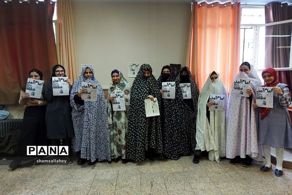 نمایشگاه مدرسه انقلاب در دبیرستان فرهنگ منطقه ۱۳