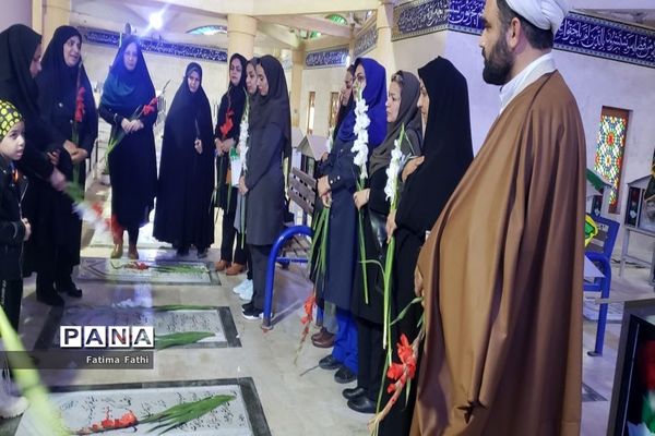 عطر افشانی گلزار شهدا بوشهر