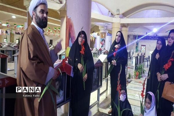 عطر افشانی گلزار شهدا بوشهر