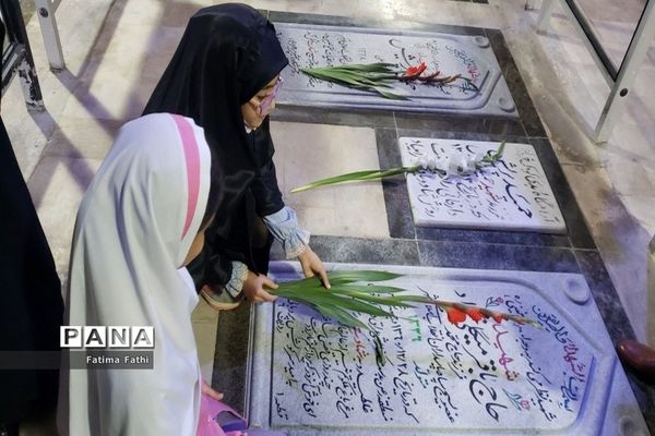 عطر افشانی گلزار شهدا بوشهر