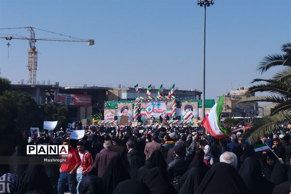 حضور گسترده مردم کاشان درراهپیمایی ٢٢بهمن