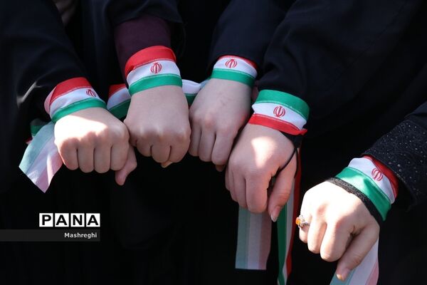 حضور گسترده مردم کاشان درراهپیمایی ٢٢بهمن