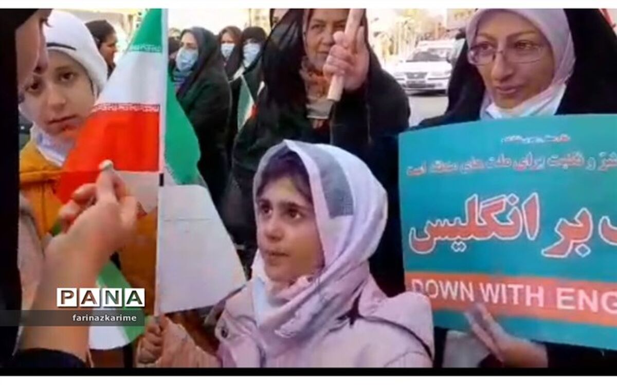 دانش‌آموزان و مسئولان شهرستان فیروزکوه دلیل حضور خودرا در راهپیمایی ۲۲بهمن اعلام کردند/فیلم
