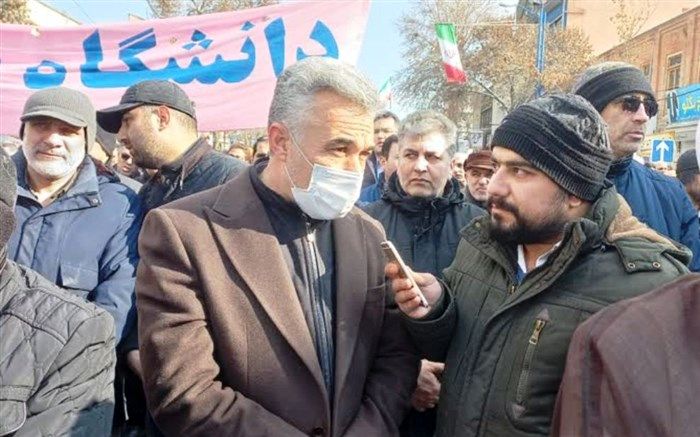 نسل جوان و دانش‌آموزان پرچم انقلاب اسلامی را با درک بیشتری حمل می‌کنند