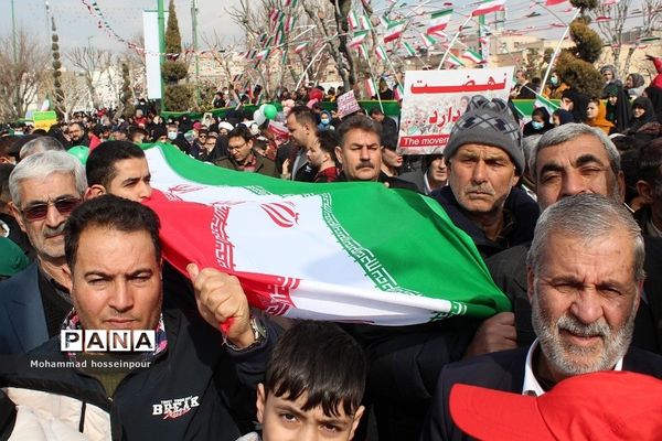 حضور پرشور مردم بهارستانی در راهپیمایی ۲۲ بهمن