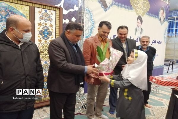 برگزاری میز خدمت در مصلی نمازجمعه صفادشت