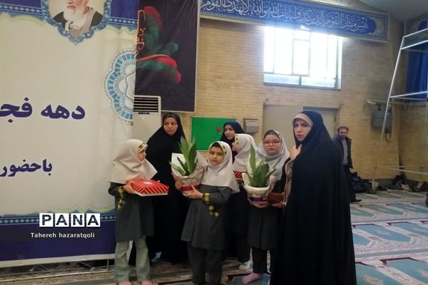 برگزاری میز خدمت در مصلی نمازجمعه صفادشت