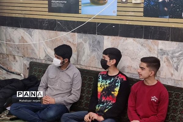 شرکت فعال دانش‌آموزان مدرسه شهید بهشتی رودهن در نماز جمعه