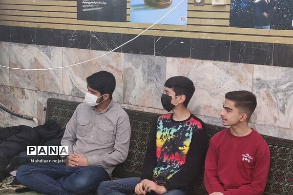 شرکت فعال دانش‌آموزان مدرسه شهید بهشتی رودهن در نماز جمعه
