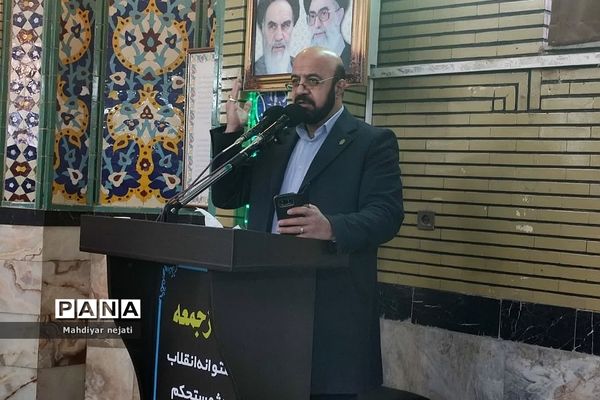 شرکت فعال دانش‌آموزان مدرسه شهید بهشتی رودهن در نماز جمعه