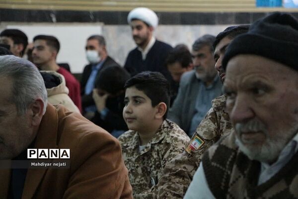 شرکت فعال دانش‌آموزان مدرسه شهید بهشتی رودهن در نماز جمعه