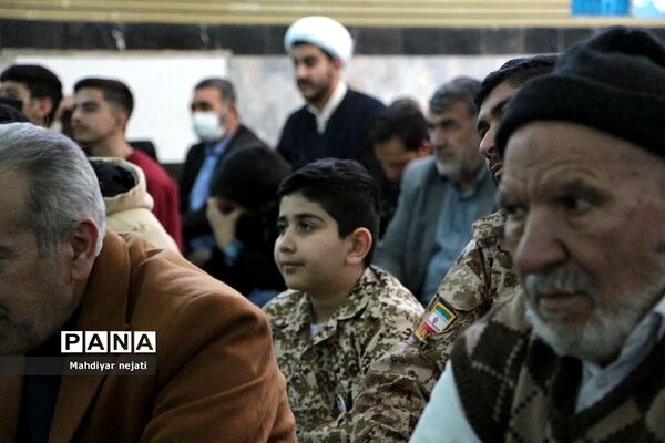 شرکت فعال دانش‌آموزان مدرسه شهید بهشتی رودهن در نماز جمعه