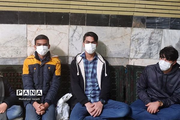 شرکت فعال دانش‌آموزان مدرسه شهید بهشتی رودهن در نماز جمعه