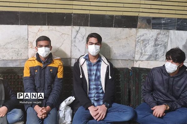 شرکت فعال دانش‌آموزان مدرسه شهید بهشتی رودهن در نماز جمعه