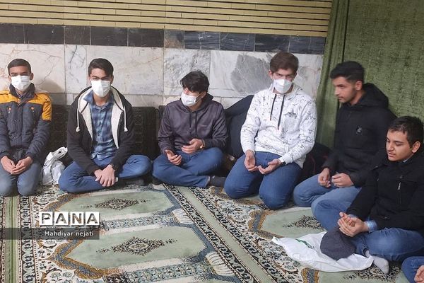 شرکت فعال دانش‌آموزان مدرسه شهید بهشتی رودهن در نماز جمعه