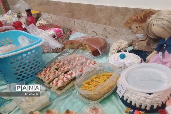 بازارچه خیریه دانش‌آموزی در دبستان شجره طیبه منطقه ۱۳