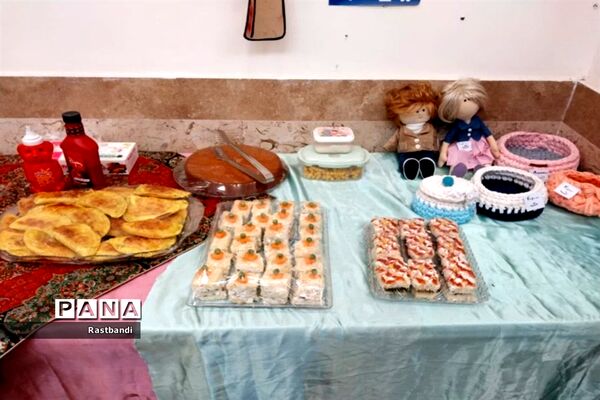 بازارچه خیریه دانش‌آموزی در دبستان شجره طیبه منطقه ۱۳