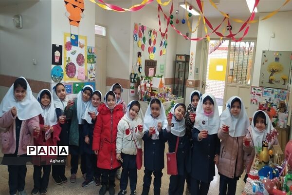 برگزاری  جشن ۴۴ سالگی انقلاب در دبستان فیروزه منطقه ۱۳