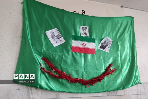 آذین‌بندی دبیرستان شهیده قضایی قم به مناسبت سالگرد پیروزی انقلاب