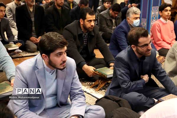 نشست رسالت جامعه قرآنی در عرصه جهاد تبیین