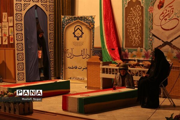 برگزاری محفل انس با ثقلین به‌مناسبت دهه فجر انقلاب اسلامی در اردکان
