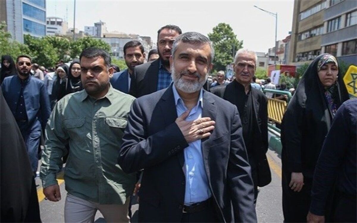 حضور سردار حاجی‌زاده در راهپیمایی 22 بهمن