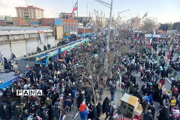 حضور باشکوه در راهپیمایی ۲۲ بهمن در تهران