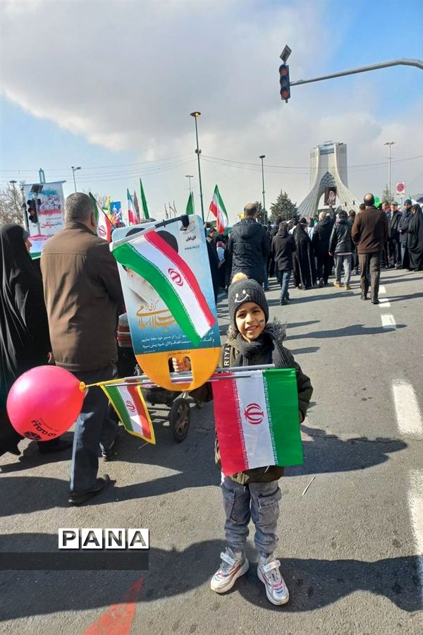 حضور باشکوه در راهپیمایی ۲۲ بهمن در تهران