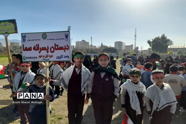 حضور دانش‌آموزان کازرونی در راهپیمایی شکوه ۴۴