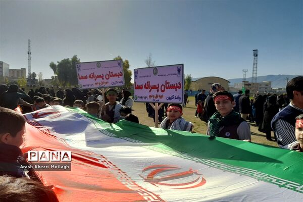 حضور دانش‌آموزان کازرونی در راهپیمایی شکوه ۴۴