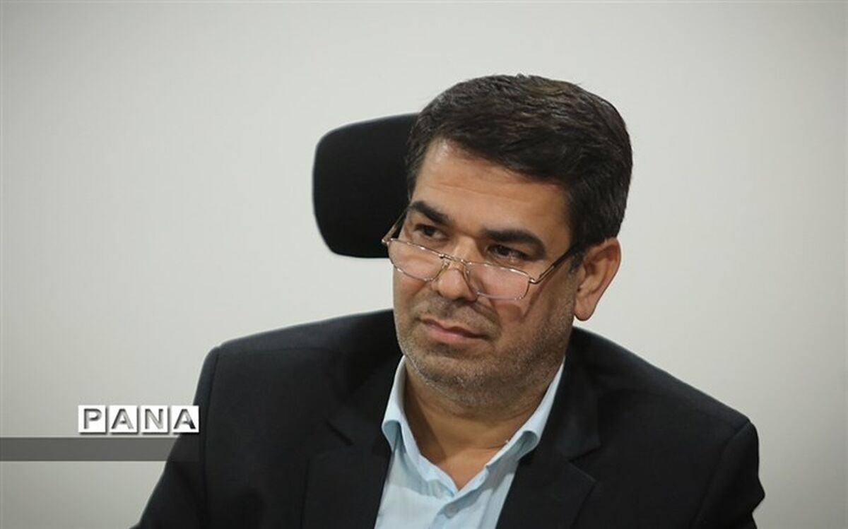 مردم همواره پای انقلاب اسلامی ایستاده‌اند
