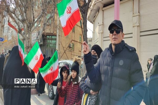 راهپیمایی با شکوه ۲۲ بهمن در شهرستان رباط‌کریم
