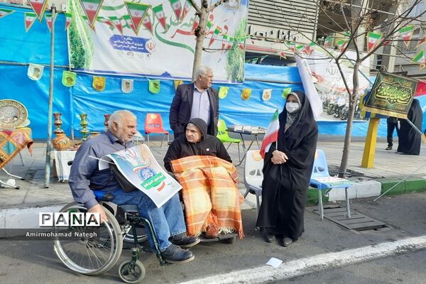 حضور دانش‌آموزان در راهپیمایی 22 بهمن چهل و چهارمین سالروز پیروزی انقلاب اسلامی