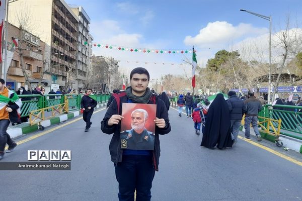 حضور دانش‌آموزان در راهپیمایی 22 بهمن چهل و چهارمین سالروز پیروزی انقلاب اسلامی