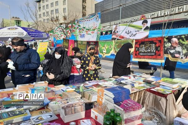 حضور دانش‌آموزان در راهپیمایی 22 بهمن چهل و چهارمین سالروز پیروزی انقلاب اسلامی
