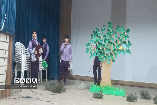 جشن دانش‌آموزی فجر آوران در بوشهر