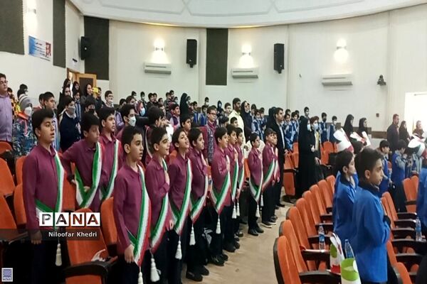 جشن دانش‌آموزی فجر آوران در بوشهر