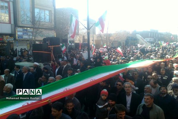 اقتدار باشکوه مردم کاشمر در راهپیمایی ۲۲ بهمن