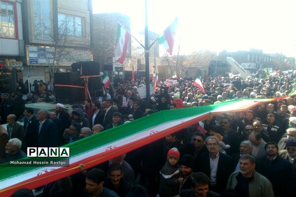 اقتدار باشکوه مردم کاشمر در راهپیمایی ۲۲ بهمن