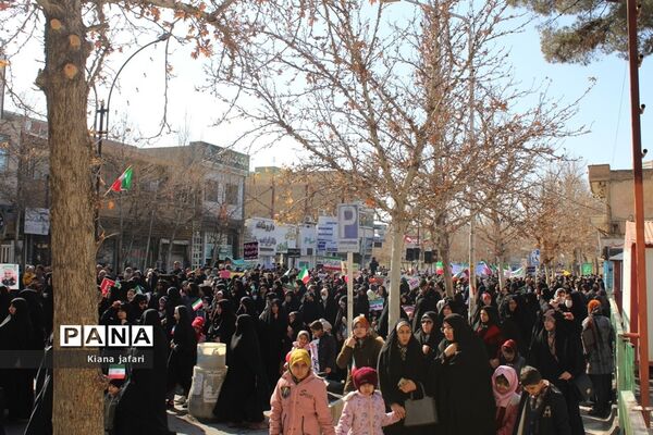 اقتدار باشکوه مردم کاشمر در راهپیمایی ۲۲ بهمن