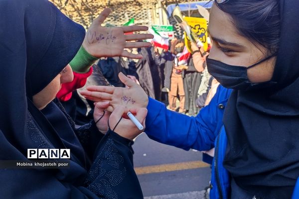 اقتدار باشکوه مردم کاشمر در راهپیمایی ۲۲ بهمن