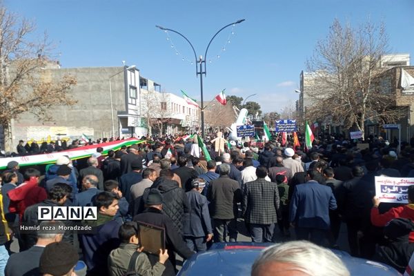 اقتدار باشکوه مردم کاشمر در راهپیمایی ۲۲ بهمن