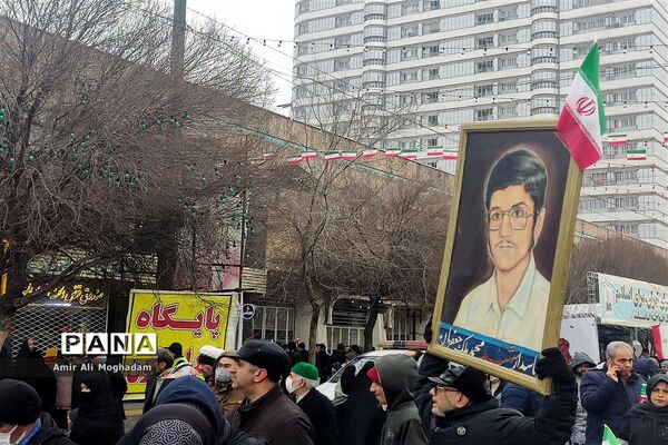 راهپیمایی پرشکوه چهل و چهارمین سالروز پیروزی انقلاب اسلامی زیر بارش برف