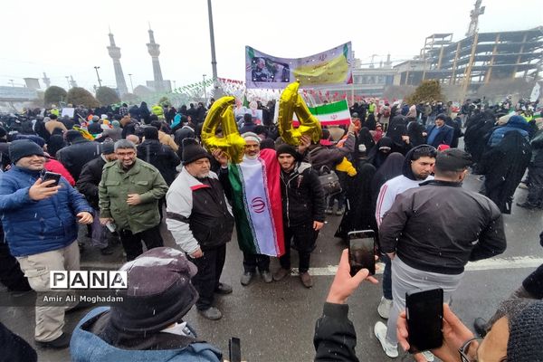 راهپیمایی پرشکوه چهل و چهارمین سالروز پیروزی انقلاب اسلامی زیر بارش برف
