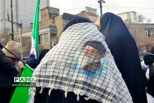 راهپیمایی پرشکوه چهل و چهارمین سالروز پیروزی انقلاب اسلامی زیر بارش برف