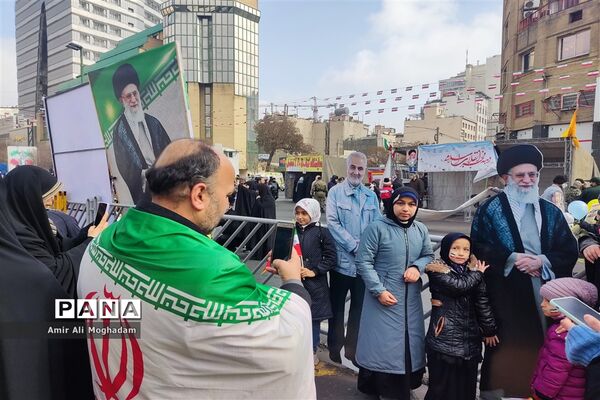 راهپیمایی پرشکوه چهل و چهارمین سالروز پیروزی انقلاب اسلامی زیر بارش برف