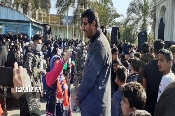 حضور پرشور فرهنگیان و دانش‌آموزان شادگانی در مراسم راهپیمایی یوم الله ۲۲بهمن