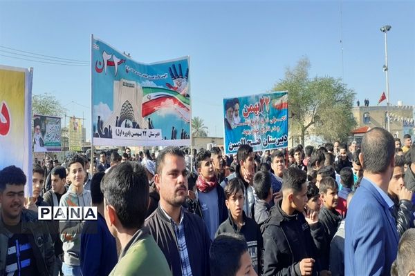 حضور پرشور فرهنگیان و دانش‌آموزان شادگانی در مراسم راهپیمایی یوم الله ۲۲بهمن
